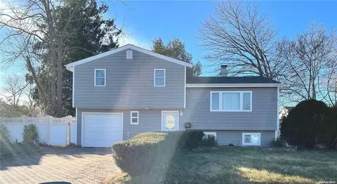 28 Speed St, Brentwood, NY 11717