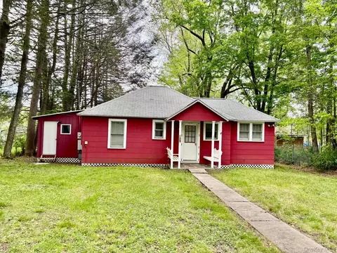 30 First St, Thompson, NY 12701