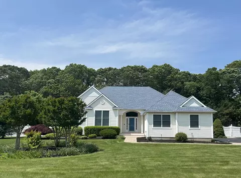 39 Hidden Pond Path, Wading River, NY 11792