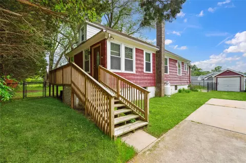 80 Diana Dr, Mastic Beach, NY 11951