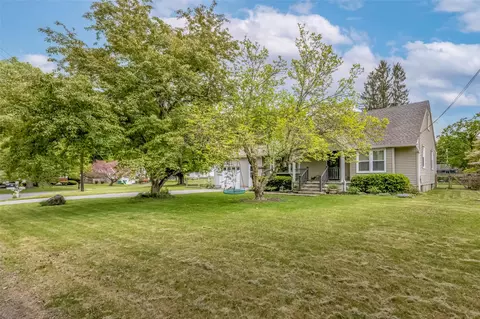 35 Circle Dr, Hyde Park, NY 12538