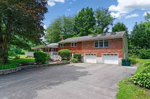 7 Lugo Ln, Wallkill, NY 12589