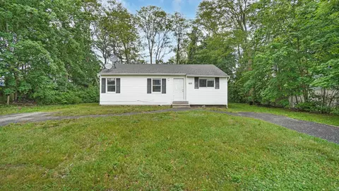 623 Meade Ave, Bellport, NY 11713