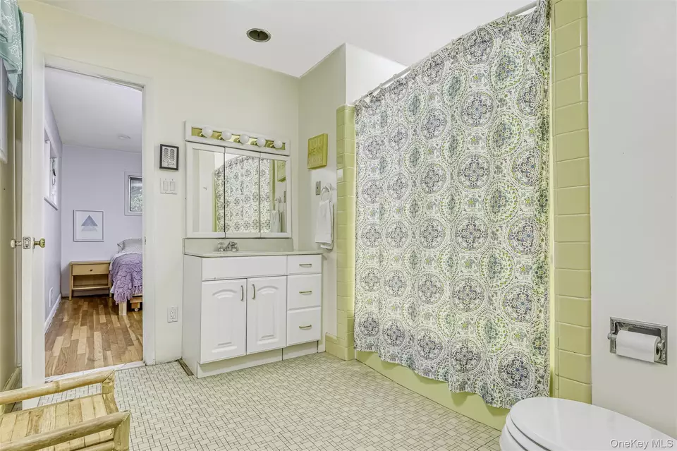 Bath - 47 Mayer Dr, Ramapo, NY 10901 photo 2 of 3