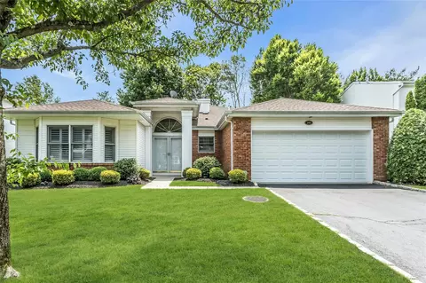 165 Country Club Dr, Commack, NY 11725