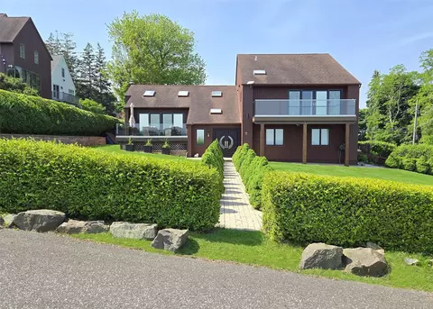 12 Sound View Dr, Rocky Point, NY 11778
