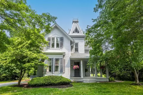 109 Main St, Setauket, NY 11733
