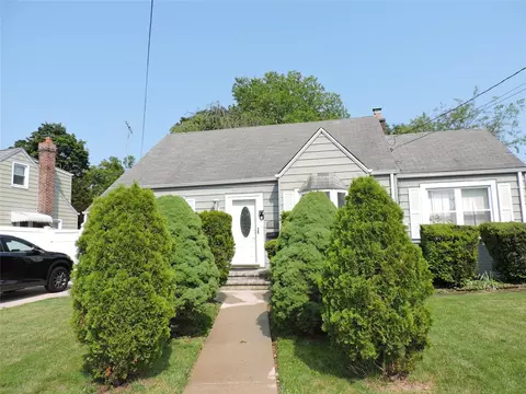 713 Colonial St, Uniondale, NY 11553