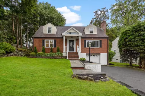 89 Oakland Ave, Harrison, NY 10528