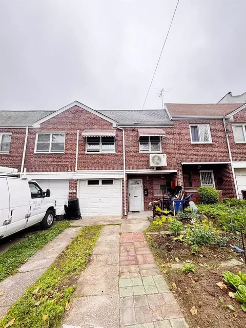 57-41 156th St, Flushing, NY 11355