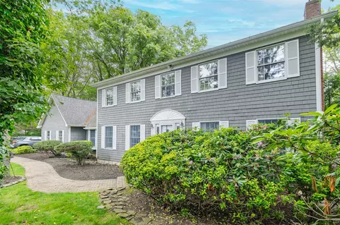 32 Niagara St, Miller Place, NY 11764