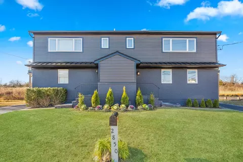 2850 Shore Rd, Seaford, NY 11783