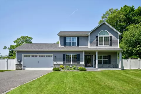 1644 Coates Ave, Holbrook, NY 11741