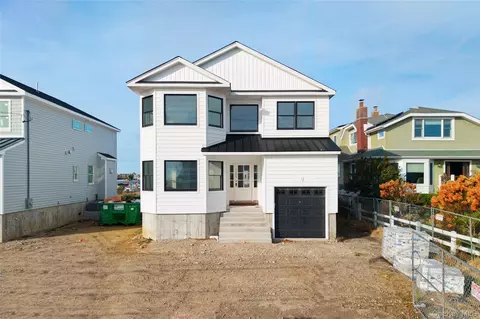 103 Clocks Blvd, Massapequa, NY 11758