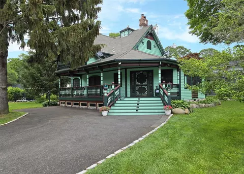 25 Oakdale Ave, Selden, NY 11784
