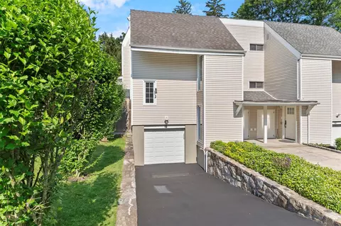 12 Downing Ct, Greenburgh, NY 10533