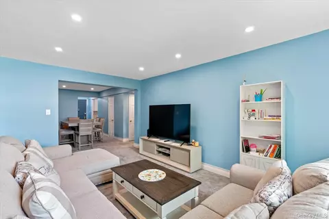 83-30 98th St #5A, New York, NY 11421