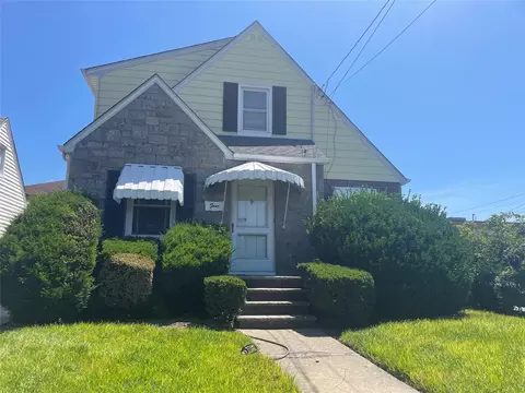 4 New Hyde Park Rd, North Hempstead, NY 11040