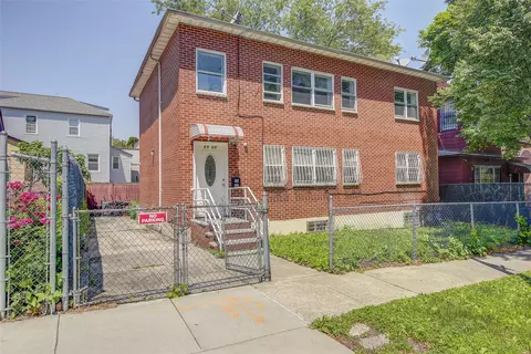 39-32 54th St, New York, NY 11377