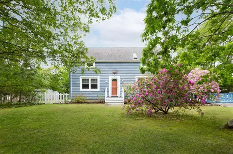 22 Shinnecock Ave, East Quogue, NY 11942