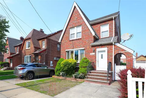 95-15 243rd St, Hempstead, NY 11001
