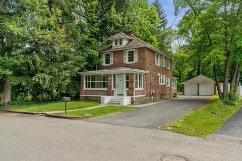 33 Center Ave, Poughkeepsie, NY 12601