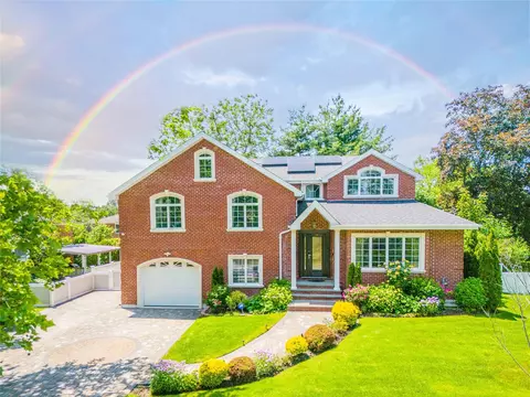 151 Birch Dr, North Hempstead, NY 11040