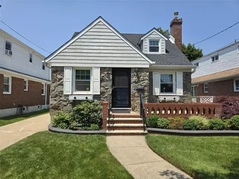 29 Irving St, Valley Stream, NY 11580