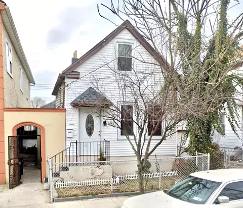 4439 Mundy Ln, Bronx, NY 10466