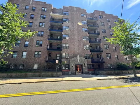30 Clinton Pl #6E, New Rochelle, NY 10801
