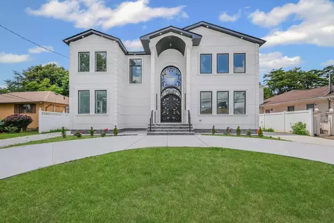 892 Barry Dr W, Valley Stream, NY 11580