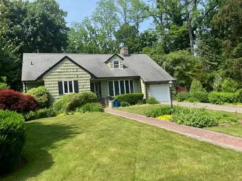 24045 Little Neck Rd, New York, NY 11363