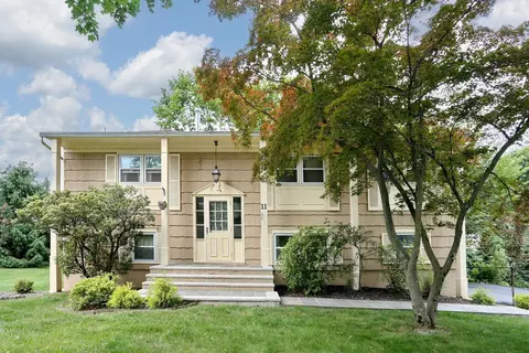 11 Claremont Ln, Ramapo, NY 10901