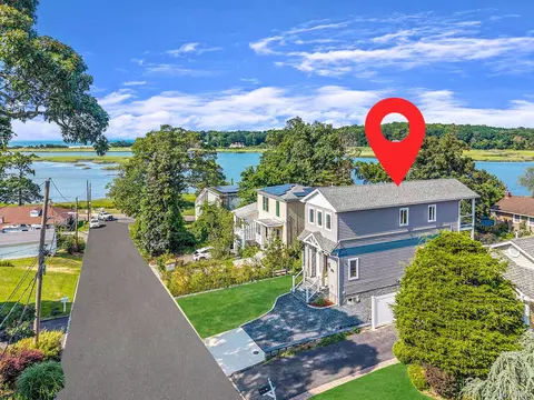119 Whittier Dr, Kings Park, NY 11754