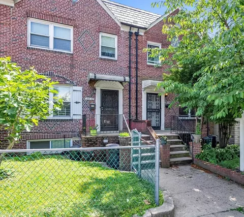152-18 33rd Ave, Flushing, NY 11354