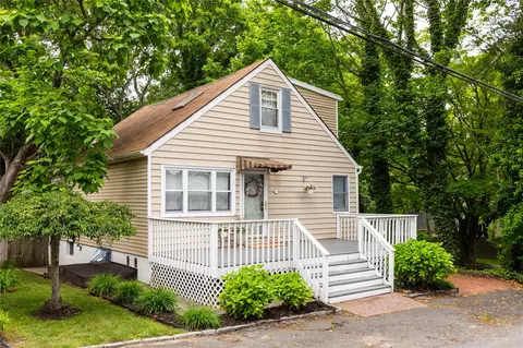 30 Birch Rd, Rocky Point, NY 11778