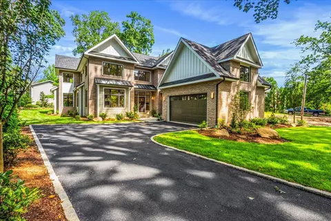 199 W Shore Rd # E, North Hempstead, NY 11024