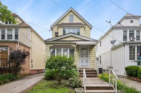 8913 69th Ave, New York, NY 11375