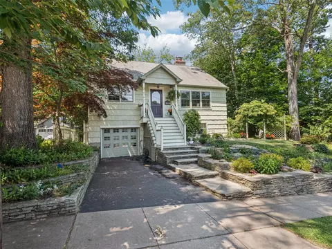 347 Scudder Ave, Northport, NY 11768