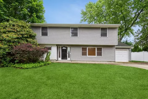 184 N Atlanta Ave, Massapequa, NY 11758
