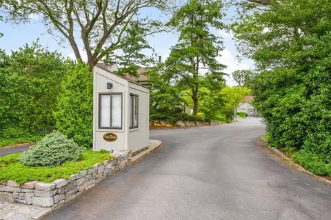 33 Pine Ridge Rd, Larchmont, NY 10538