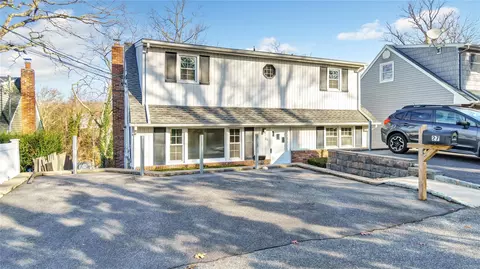 27 Potter Ln, Huntington, NY 11743