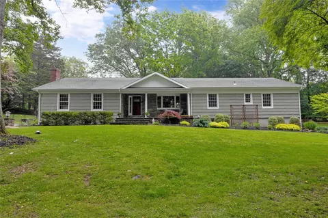 659 Horse Race Ln, Saint James, NY 11780
