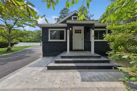 274 Dayton Ave, Manorville, NY 11949