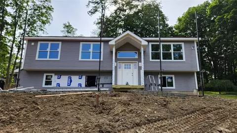 12 Hillside Dr, Mahopac, NY 10541