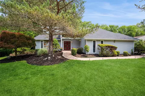 4 Crum Creek Rd, Clarkstown, NY 10956