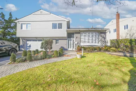 972 S End, Woodmere, NY 11598