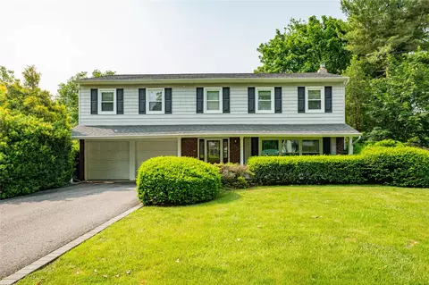 20 Stacey Ln, East Northport, NY 11731
