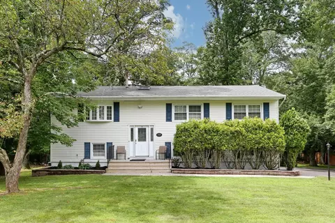 15 Cragmere Rd, Ramapo, NY 10901
