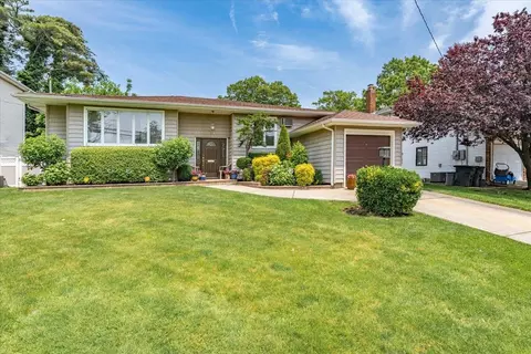 528 Longacre Ave, Woodmere, NY 11598